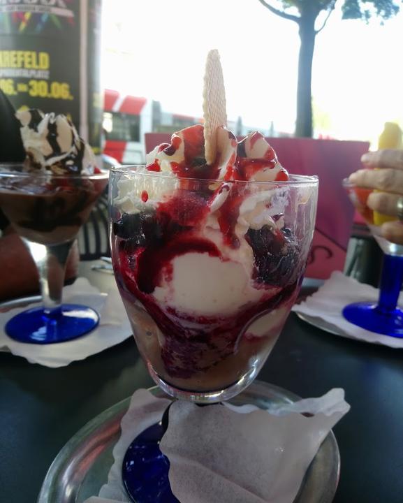 Eiscafé Schöneweiß